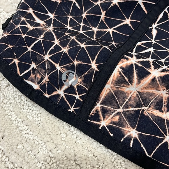 Lululemon Tracker Shorts Star Crushed Multi - Picture 5 of 5